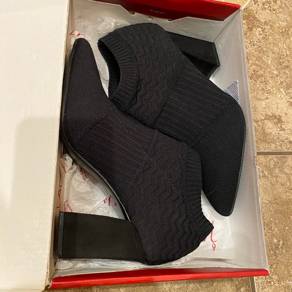 IMPO Knitt black ankle bootie. Sz.8.5 like new - Picture 3 of 4